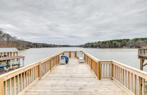 Bracey Apartment | Deck and Lake Gaston Access Dog-Friendly Getaway