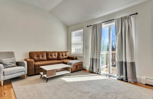 Southern Coast Apartment | Deck and Spacious Bedroom - Saco Escape