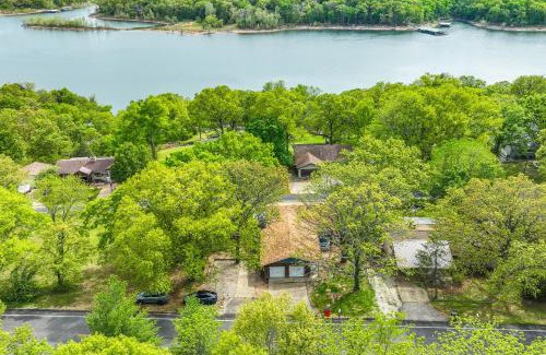 Shell Knob House | Deck and Table Rock Lake View Shell Knob Escape!