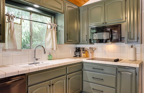 Twain Harte Cabin | Deck & Fire Pit: Stunning Twain Harte Cabin!