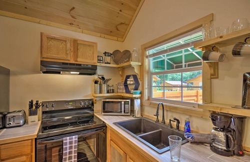 Cherokee Cabin | Deck & Hot Tub: Bryson City Riverfront Cabin!
