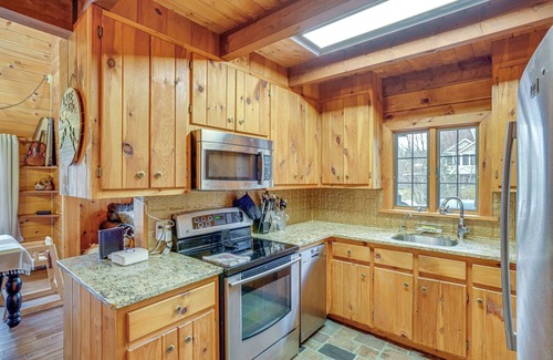 Athens Cabin | Deck, Lake Access: Family-Friendly Cabin in Athens