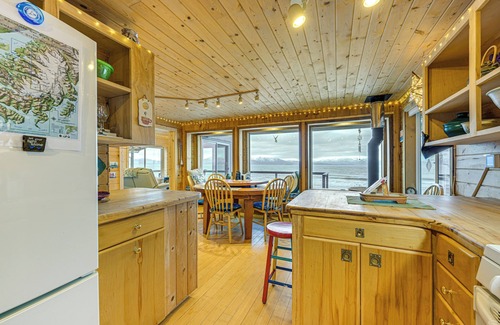 Homer Cabin | Deck & Panoramic Views: Bayfront House in Homer!