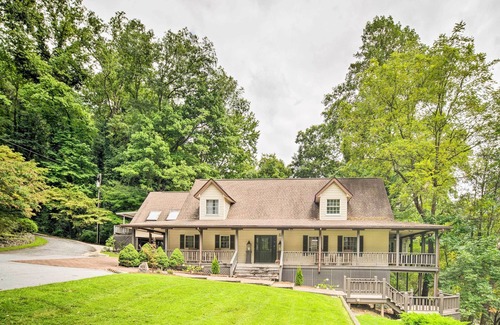 Chimney Rock Cottage | Deck w/Fireplace: Pet-friendly Lake Lure Retreat