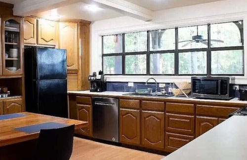 Park Hill House | Decked Out at Lake Tenkiller - 6 beds, 4 bedroomsn