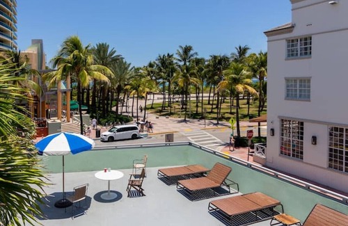 South Beach Condo | Deco Apt w/2 Queen Beds on Ocean Dr, South Beach