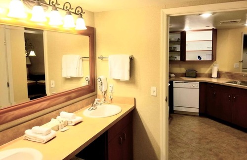 Enterprise Resort | Dee's & B's Vegas Vacation Rental - Only minutes from the Strip