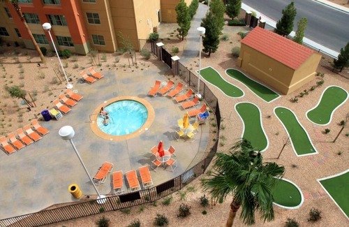 Enterprise Resort | Dee's & B's Vegas Vacation Rental - Only minutes from the Strip