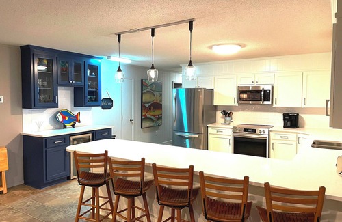 Summerton House | Deep water Lake Marion house. 4BR 2.5BA. Fish off dock. Nearby Golf. SUNSETS