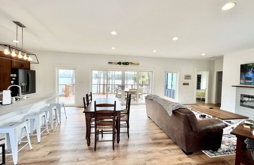 Henrico House | Deep water, main lake view, large boathouse!