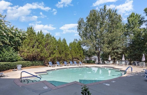 Mount Mourne Apartment | Deepwater Terrace-Beautiful 3-bedroom condo with lake views!