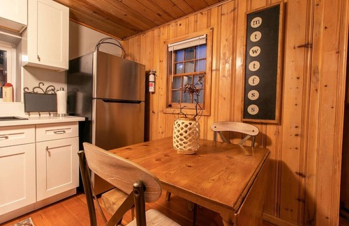 Idyllwild Cabin | Deer Bed Den/Blue Door at 11 Chimneys