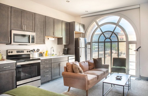 Westown Apartment | Deer District Studio Apt JC5 - One Block from Fiserv and Baird