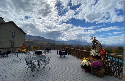Gatlinburg - Pigeon Forge Apartment | Deer Ridge Mountain Resort E306