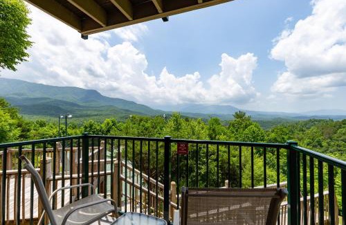 Gatlinburg - Pigeon Forge Apartment | Deer Ridge Mountain Resort E108