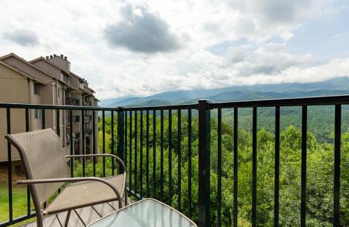 Gatlinburg - Pigeon Forge Apartment | Deer Ridge Mountain Resort C102