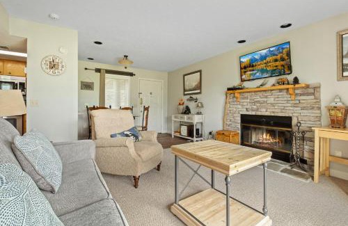 Gatlinburg - Pigeon Forge Apartment | Deer Ridge Mountain Resort C102