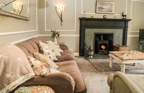 Lakeside Apartment | DEER RISE, family friendly, with open fire in Newby Bridge