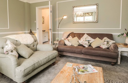 Lakeside Apartment | DEER RISE, family friendly, with open fire in Newby Bridge