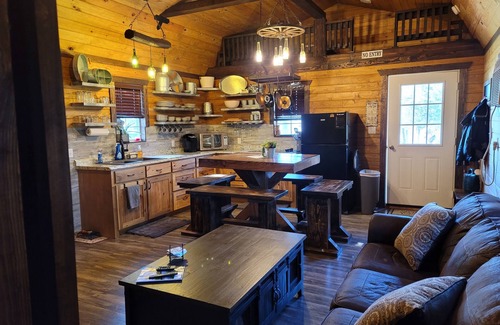 Somerville Cabin | Deer Trail Cabin sleeps 6 people