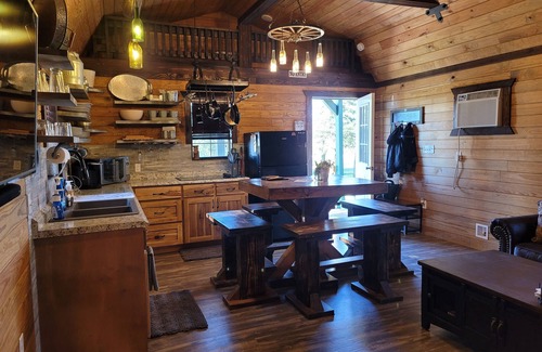 Somerville Cabin | Deer Trail Cabin sleeps 6 people