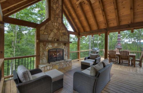 Cherry Log House | Deer Trails Cabin - Family-Friendly Rental in Aska Adventure Area - Mountain Views, Hot Tub, Game Room