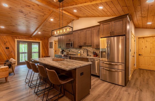 Elk Park Cabin | Deer Valley - 3 bed 3 bath luxury home with hot tub, privacy, game table