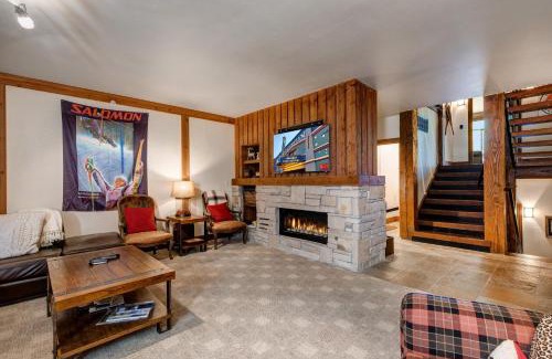 Deer Valley House | Deer Valley Villa - Modern Mountain Living - Private Penthouse Hot Tub - 3 Master Suites