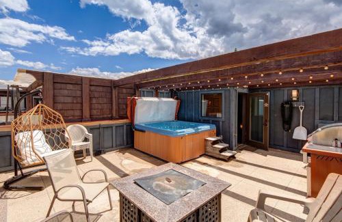 Deer Valley House | Deer Valley Villa - Modern Mountain Living - Private Penthouse Hot Tub - 3 Master Suites