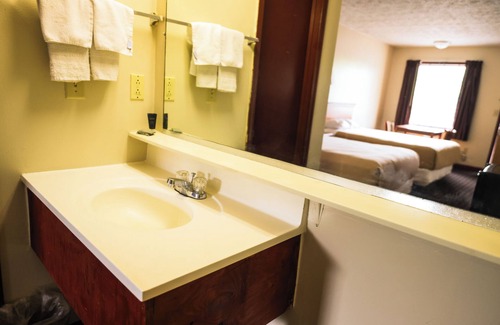 Acworth Hotel | Deerfield Lodge