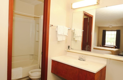 Acworth Hotel | Deerfield Lodge