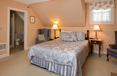 West Dover Bed & Breakfast | Deerfield Valley Inn, 5min. to M.Snow Room Entire Innn