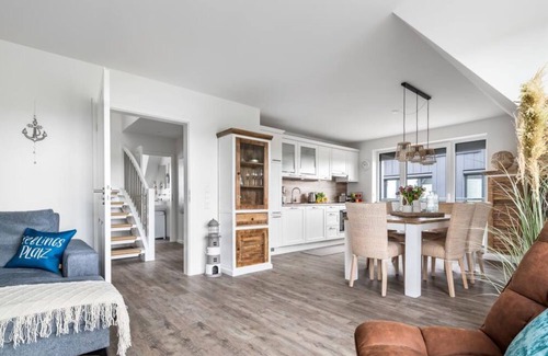 Westerdeichstrich Apartment | Deichblick - balcony with beach chair, 2 bedrooms, shower