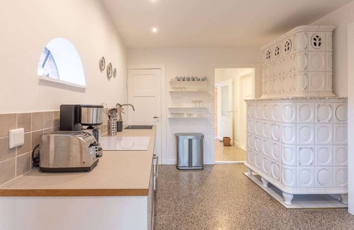 Tetenbull House | Deichwärterkate by Interhome
