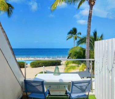 Nettle Bay Apartment | Deja Blue - Comfortable Beachfront condo