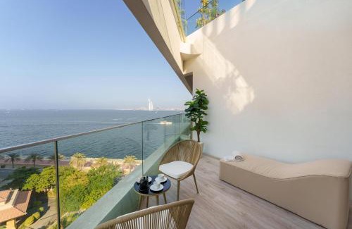 Palm Jumeirah Apartment | Dejaview Stays Luxury Apartment with Private Terrace, Burj & Sea View