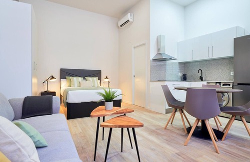 El Ejido Apartment | Del Parque Flats Capuchinos: Cosy Studio in Historic Malaga with Double Bed & Sofa Bed