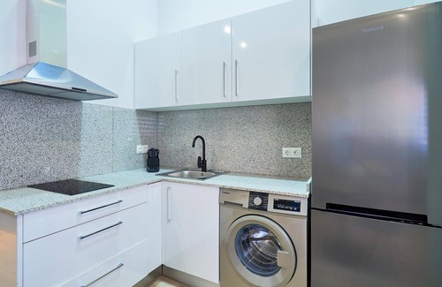 El Ejido Apartment | Del Parque Flats Capuchinos: Cosy Studio in Historic Malaga with Double Bed & Sofa Bed