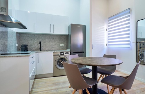 El Ejido Apartment | Del Parque Flats Capuchinos: Cosy Studio in Historic Malaga with Double Bed & Sofa Bed
