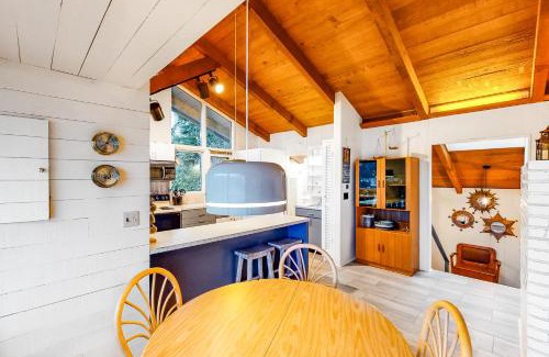 Otis House | Delake House