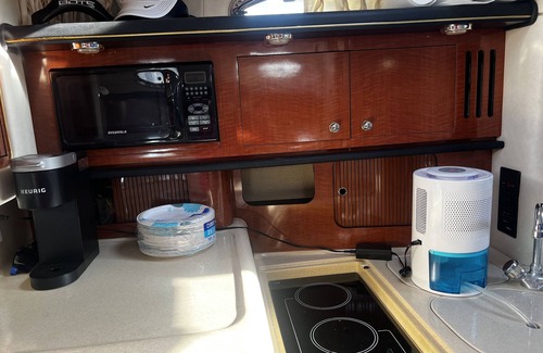 Niceville Boat Rental | Delightful 1 Bedroom Yacht with Spectacular Sunsets
