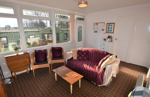 Bryn-crug Ski Chalet | Delightful 2 Bed Family Chalet, Pet Friendly, near Tywyn, sleeps up to 6