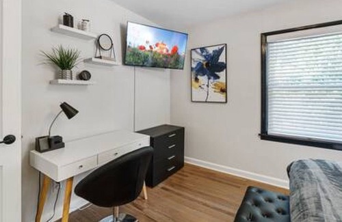 East Raleigh House | Delightful 2-bedrm Cottage Near Downtwn & Hospital