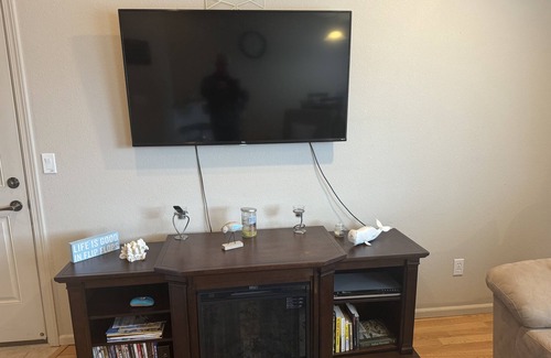 Florence Condo | Delightful 2 bedroom condo, steps from Bay Street