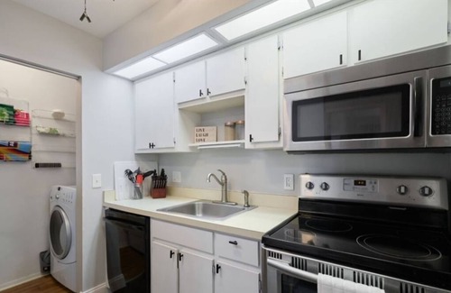 Biggar Condo | Delightful 2-bedroom condo with AC in Fort Myers