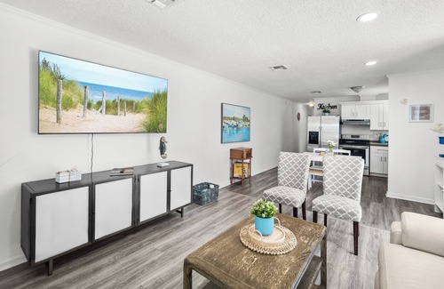 Jacksonville Beach Apartment | Delightful 2BR Duplex | Minutes from the Shore