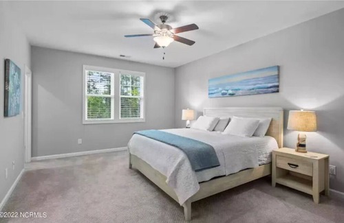 Morehead City House | Delightful 3 BR/2.5 bath townhouse with amenities