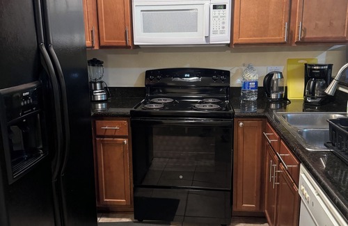Paradise Condo | Delightful 3BD 2BTH 3.5mls to Strip Pool Gym