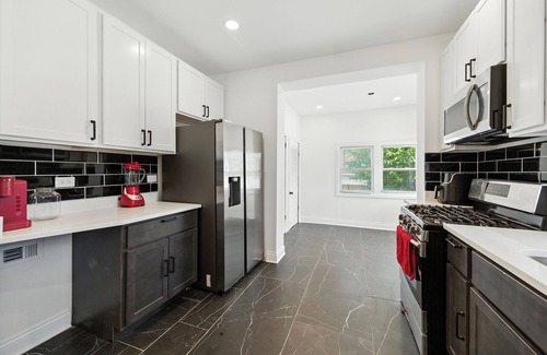 Avalon Park House | Delightful 5-bedroom house with AC in vibrant Chicago