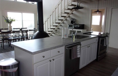 East Quogue House | Delightful 8-bedroom house with bedroom AC Directly on the Beach